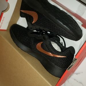 Womens Nike Tanjun Sneakers